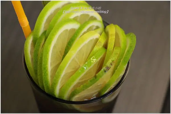 【台中南屯食記】ＧＰ香港金寶港點茶餐廳（大業店）。凍檸茶嚇嚇叫，果然霸氣十足