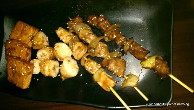 ＜試吃＞【新北板橋】霸氣串燒居酒屋－超酷的海賊王主題居酒屋，平價串燒，還有草帽可以戴ＸＤ