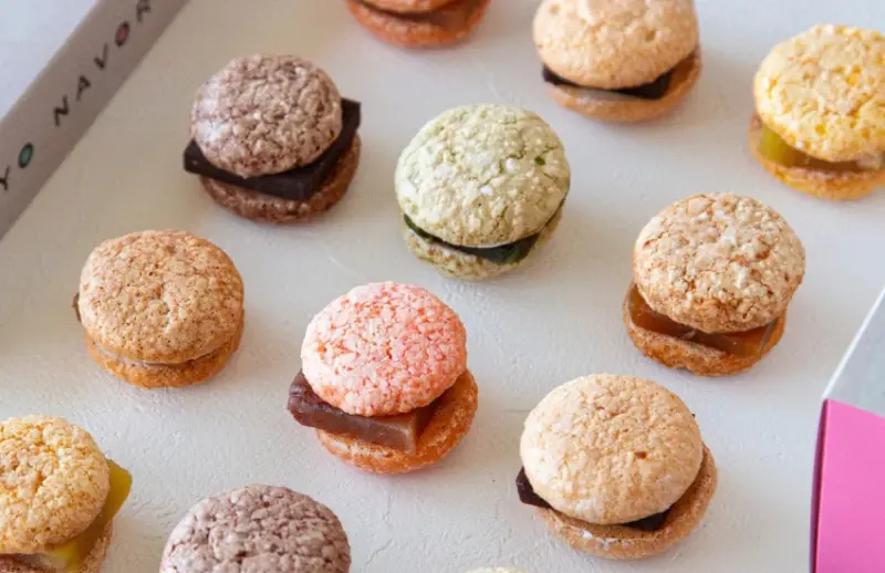 東京自由之丘老店龜屋萬年堂推新品，和風夾心巧克力「東京最中」期間限定，日式甜點新滋味。