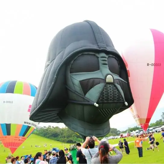 [台東] 【2014 台東熱氣球嘉年華】鹿野高台上的一顆顆翱翔天際五彩繽紛，滿載了我們的夢想與自由！黑武士超酷的~