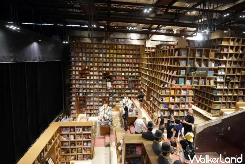 爆紅吉隆坡景點！迷宮書店 舊戲院轉生書店，馬來西亞文青IG打卡熱點。