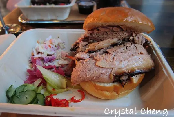 【台北美食推薦】Mighty Quinns Barbeque 麥笛昆餐廳  紐約來的名氣很大美式烤肉餐廳 真的很美式 味道沒什麼記憶點啦！(美式 牛排 肋排 忠孝敦化)