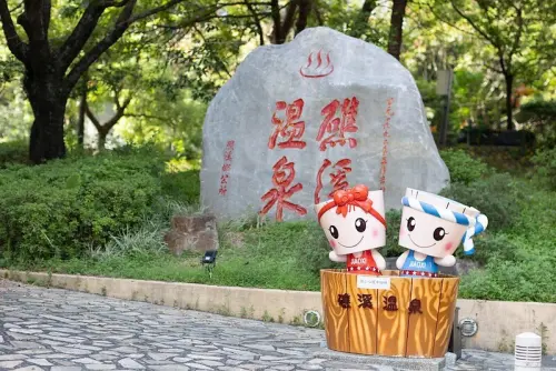 宜蘭礁溪慢旅行指南！美人湯溫泉足浴一條街，從足尖出發感受幸福。