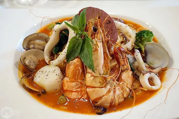 【星羽是吃貨-台中】年輕廚師的輕食新主張，嚴選食材健康烹煮，松露燉飯香濃好吃~晨市輕食 Wake Up。