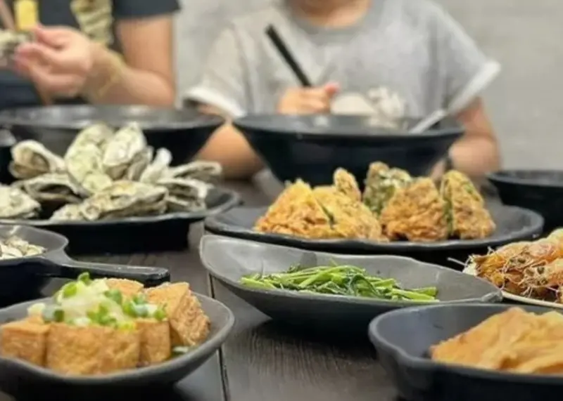 桃園「蚵仔嫂」聚餐首選，現點現做菜色豐富，還有399吃到飽選擇讓你盡情享受！