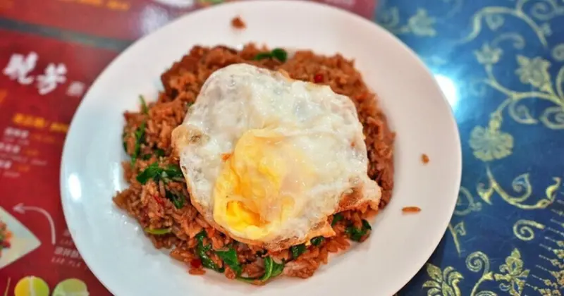 新竹金山街老字號！超平價曉芳泰式料理，道地泰味紅綠咖哩蝦餅必點