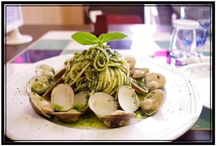 2012。08。01 超好吃的義大利麵，平日優惠活動才100元。