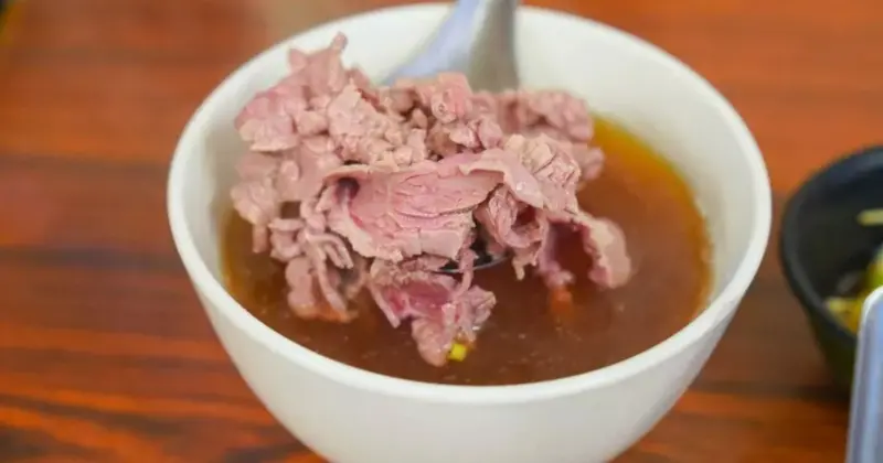 台南佳里順福土產牛肉湯！凌晨開賣的溫體牛肉湯，在地人激推必吃名單。