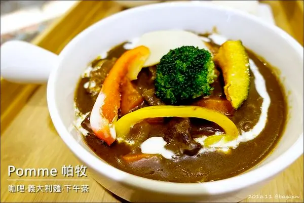 【台中西區】Pomme 帕牧。美味的咖哩＆大阪燒，小巧溫馨的用餐空間，吃完還能到勤美綠園道散散步（愛評體驗團）