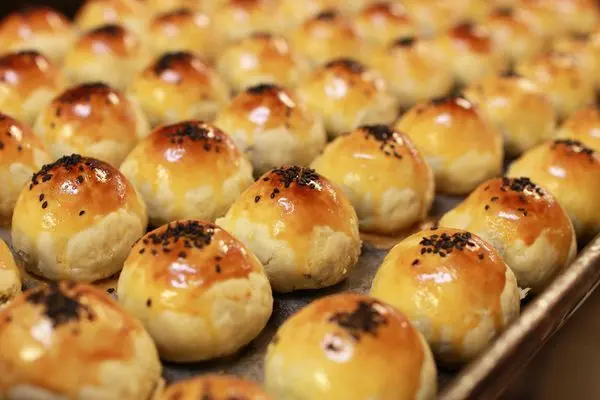 【新莊中秋月餅】老順香糕餅店-百年餅店，永恆不謝-文末送IPad