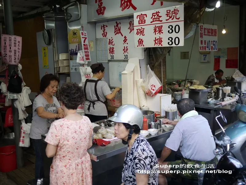[南台灣食記]台南小吃二連發之富盛號的秒殺碗粿和金得春捲