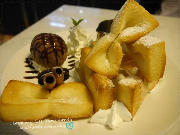 【美食】台北信義區ATT 4 FUN夢幻『甜蜜王國』~超Q的法式蜜糖領結。 樂昂咖啡 Love One Cafe 