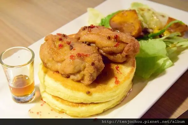 花花，甲飽沒【台北食記】信義安和 是熊咖啡 創意日式煎鬆餅早午餐