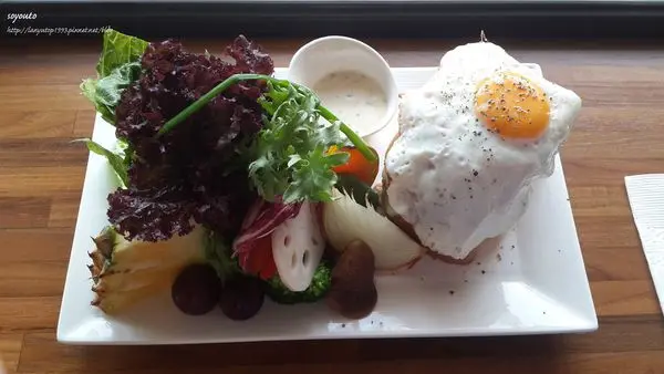 台北《南京復興》巷弄內的daylight<光合箱子>超大份量