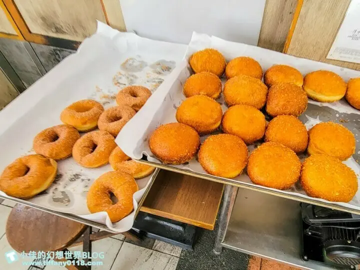 高雄24小時營業老店！老江紅茶牛奶南台總店，招牌紅茶牛奶搭火腿蛋吐司。