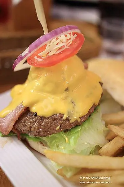 『食記』台北市．內湖．西湖捷運站．蹺蹺板小屋(美式漢堡&輕食_再訪)