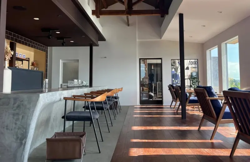 瀨戶內直島最棒的玩法，踩著單車，不用刻意規劃，卻恰到好處的海岸線與藝術風景。