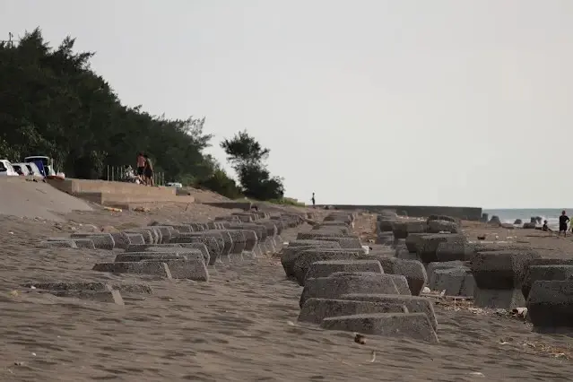新屋濱海林蔭沙洲 (西濱公路) - 消波塊