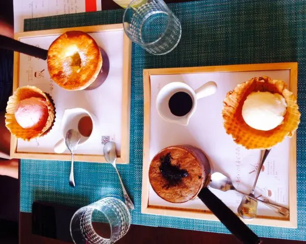 台南 ✿ 小銅鍋咖啡館 ✿ 推薦甜點 外脆內Q的法式舒芙蕾!