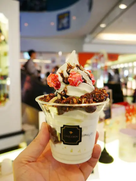 【Unicorn法式甜點爆米花(信義威秀)】熱浪來襲，來杯夢幻華麗的爆米花霜淇淋吧!!!