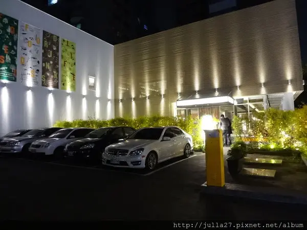 [台中 美食]自在森林cafe&meal，都市裏的大空間還附有停車場...揪感心