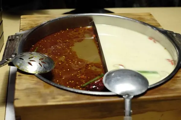 台北東區 麻辣一村麻辣鍋 - 忠孝復興站bistro 98大樓 多樣化選擇麻辣鍋吃到飽