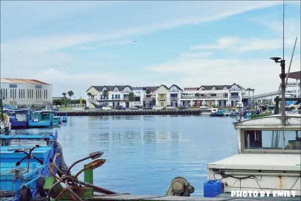 ╠花蓮。景點╣彷彿置身在歐洲小鎮北海小漁村,竟然在台灣「向日廣場廣場」異國風情,吸睛亮點~♥