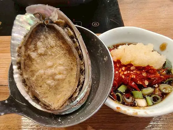 “三重國小捷運站鍋物美食推薦-海牧鍋物”吃飽喝足的海鮮漁夫鍋