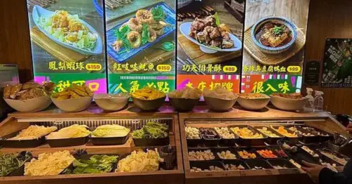 林口台式火鍋必吃「狂一鍋」299起！爆炒鍋底、櫻花美景一次滿足。