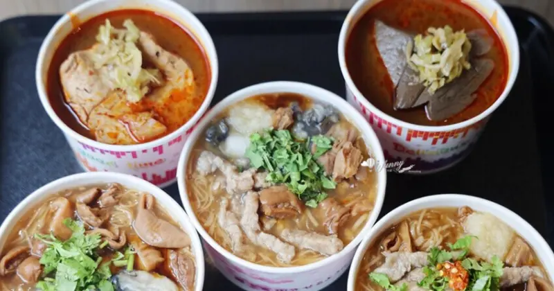 三重國小站美食！雙囍號麵線爆料三寶，麻辣臭豆腐鴨血必吃。