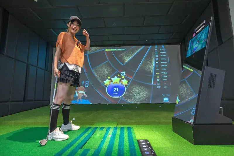 GOLF MONSTERS｜室內竟然也能打高爾夫！最新2025台北松山區景點推薦，聯誼、團建、商務聚會超時尚都會運動，不怕風吹雨淋的台北高爾夫球場推薦