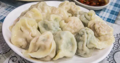 桃園龜山美食推薦！季節水餃手工現包大水餃在地人激推，一顆抵兩顆超划算。