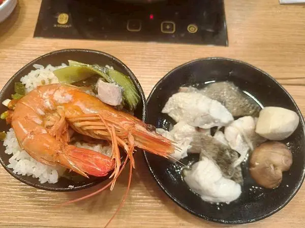 “三重國小捷運站鍋物美食推薦-海牧鍋物”吃飽喝足的海鮮漁夫鍋