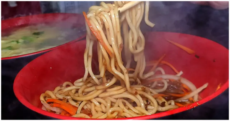 港傳奇「北大荒」巨無霸水餃老滷味！上班族宵夜必訪，排隊也值得的雙重美味～