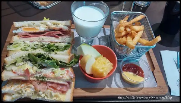 『呷』「捷運永安市場站」☆ 古迪歐 ☆ 多樣化的早午餐搭配酥脆薯條