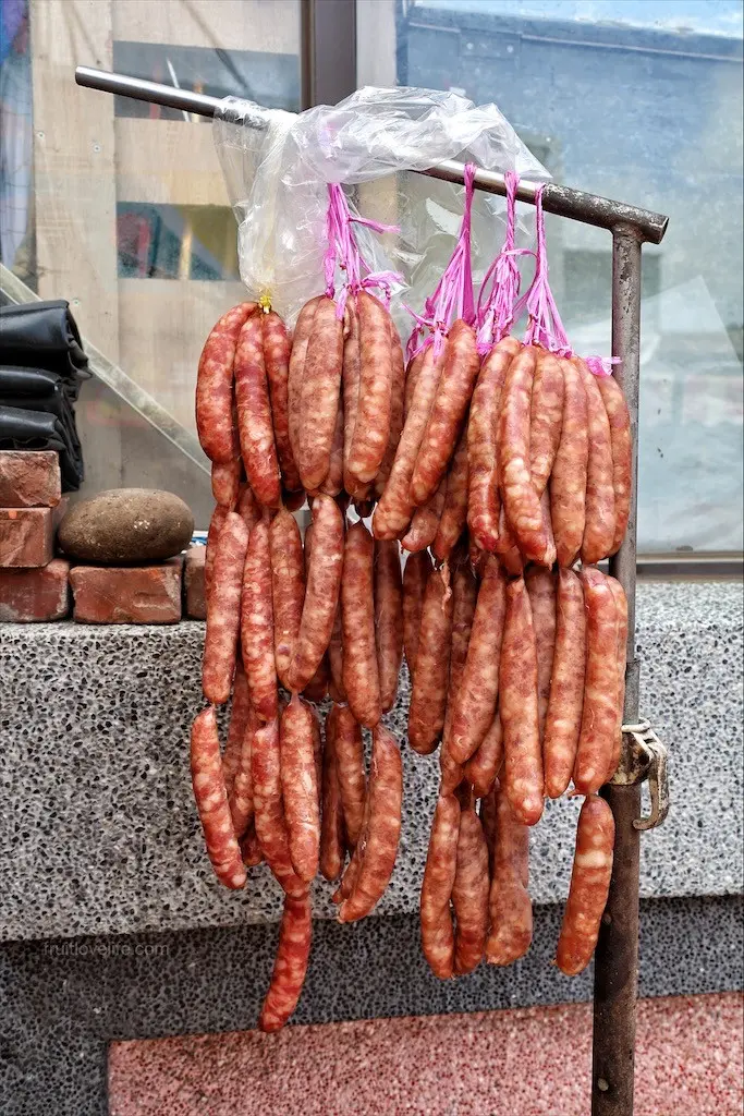 白沙屯財老爹碳烤 | 苗栗通霄碳烤，白沙屯烤香腸，一週只有開2天，香腸口味多種選擇，還有烤玉米、大魷魚、七里香 @果果愛Fruitlove