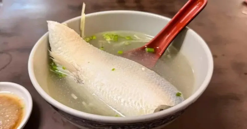 花蓮車站美食推薦！車頭虱目魚30年老店，Google4.2星評價晚來吃不到。