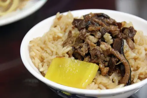 【良泉小吃】油飯乾且香氣味道不足