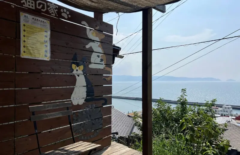 跟著海風與貓散步吧！山城漁村的石牆屋舍藏著一間間懷抱夢想的手作小屋「瀨戶內海新星島嶼－男木島」。