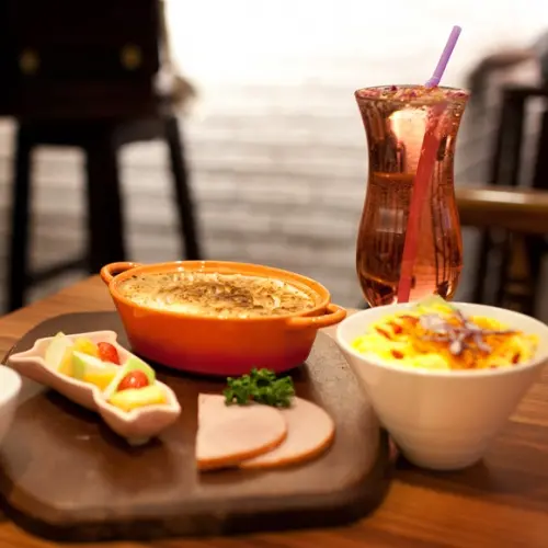 與貓咪共享　輕鬆自若的咖啡時刻