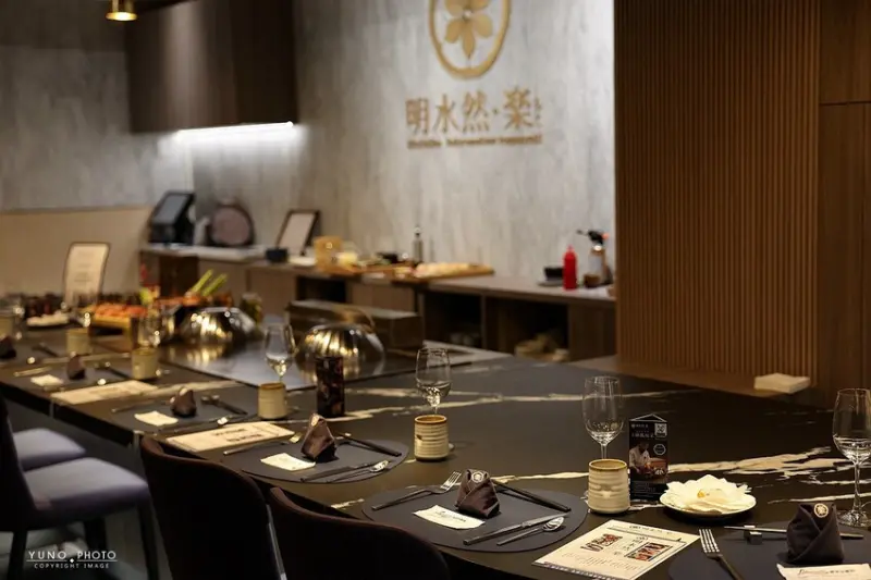 新竹無菜單鐵板燒界王者！龍蝦三吃鮑魚赤海膽，高CP值奢華海陸饗宴。