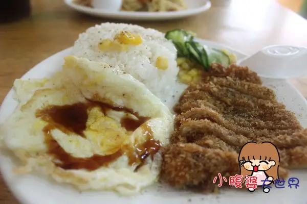 北斗〃聖誕屋，早餐來個飽滿的蛋包飯只要25T(常常完售吃不到Q_Q)  小腹婆大世界愛分享~北斗美食