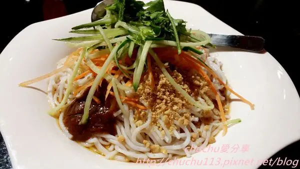 [桃園/龍岡|美食] 桃園美食推薦-七彩雲南(忠貞店)♥雲南米干好開胃好好吃！推薦牛腩米干/彝族涼拌米線