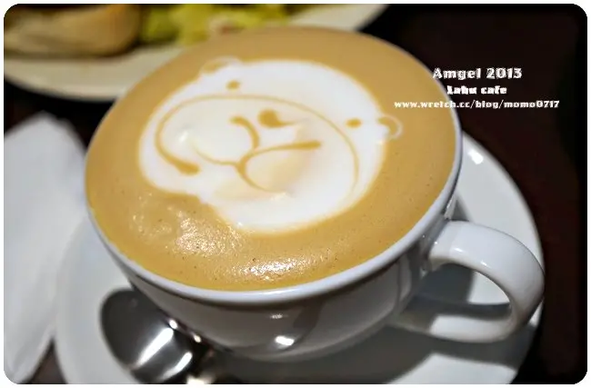 「東門站」藏身巷弄的小確幸熊熊咖啡Labu café，內有可愛店狗法鬥Milky