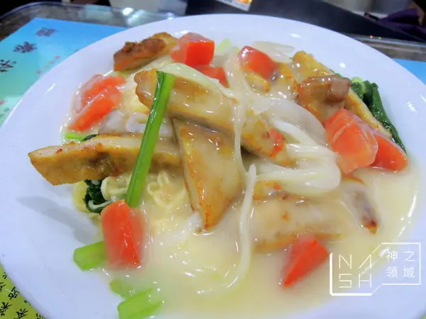 [捷運東門美食] Nash 吃 鑫華茶餐廳 起司奶油豬排公仔麵不錯吃 