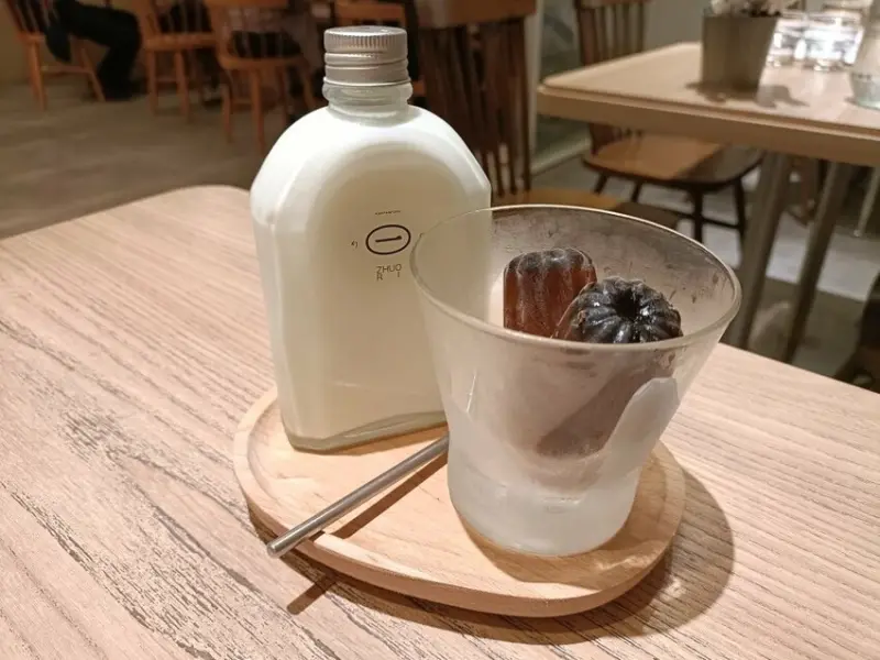 勺日咖啡廳：忠孝復興人氣網美甜點，冰磚拿鐵超吸睛，享受悠閒時光