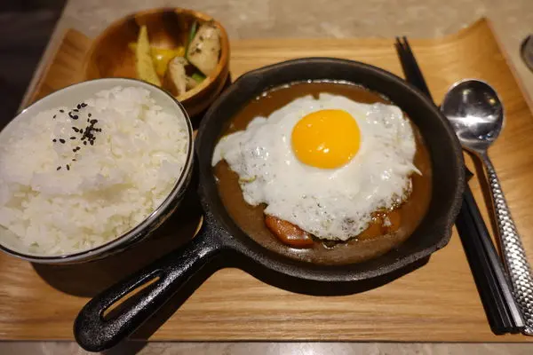 (胖樺食記)台北東區*捷運忠孝敦化站推薦下午茶「咖朵咖啡Caldo Cafe」/熱蛋糕好好吃/舒芙蕾/完整菜單