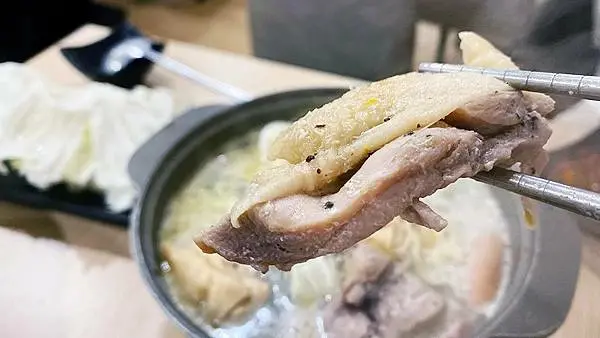 桃園南崁蘆竹美食【強鍋台式平價小火鍋】大尾鱸魚海鮮鍋、松露牛