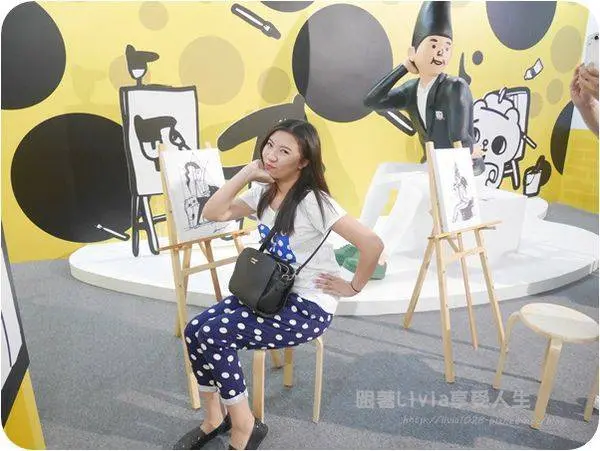 生活。展覽│ 爽啾貘不正經學園 插畫新勢力特展 一起快樂從不正經學園畢業吧！我是貘班你呢？ ❤跟著Livia享受人生❤