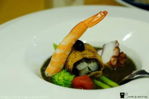 【台中。北區】本壽司sushi stores。兼具味覺與視覺饗宴。無菜單日式料理